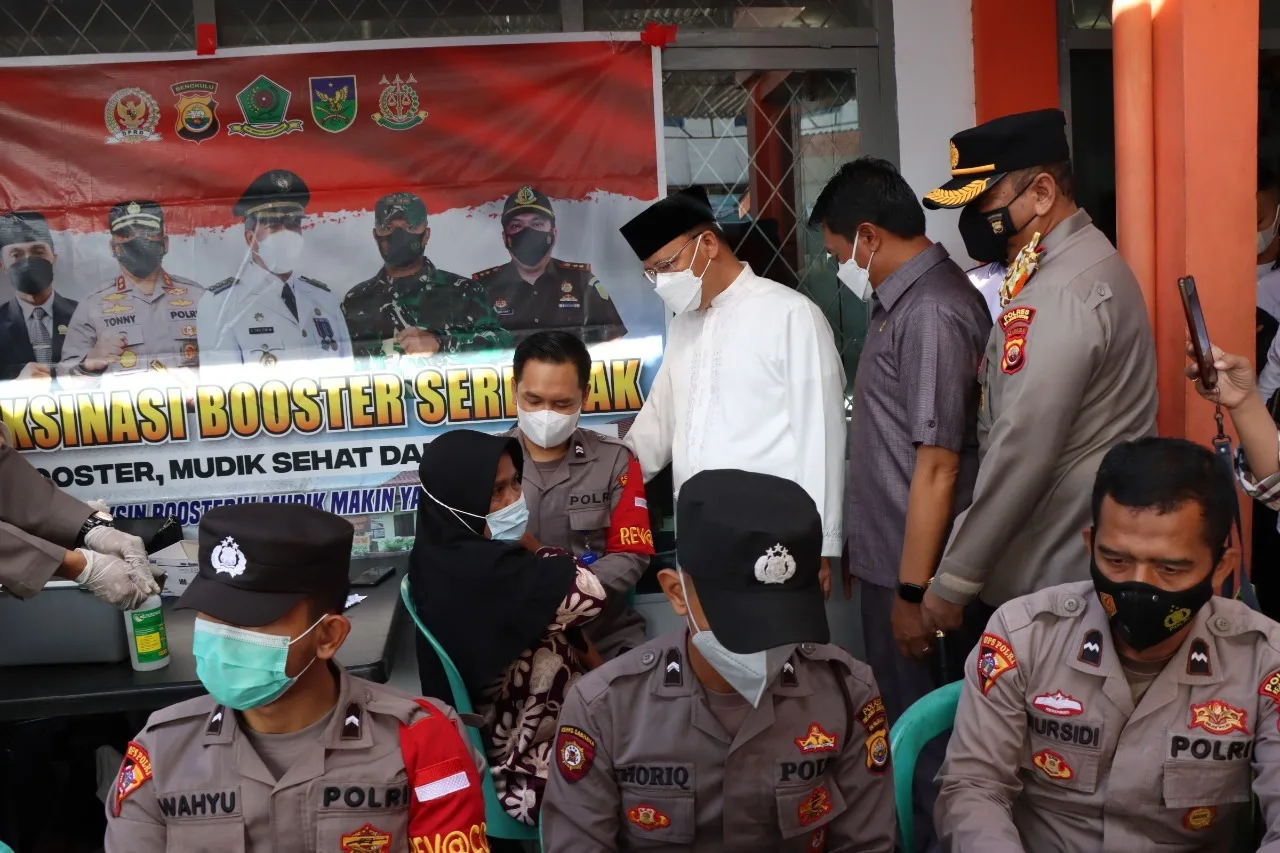 Gubernur Tinjau Gerai Vaksinasi Polres Rejang Lebong