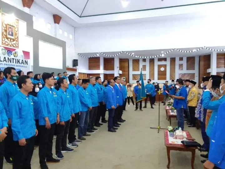 Haris Pertama Lantik Pengurus KNPI Bengkulu
