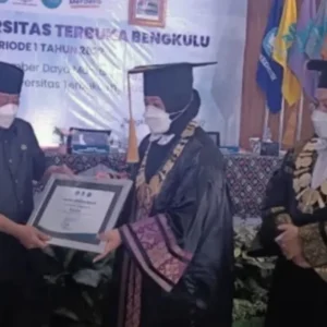 Kadis Dikbud Jadi Narasumber Saat Wisuda UT Kadis Dikbud Jadi Narasumber Saat Wisuda UT