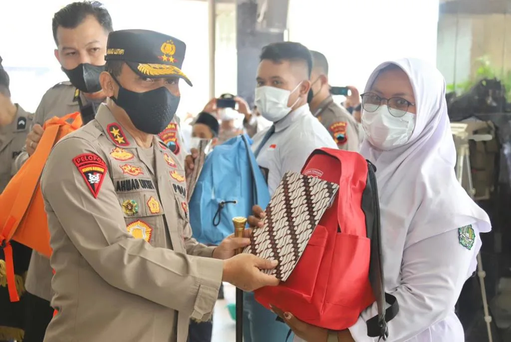 Kapolda Jateng Beri Bantuan 427 Yatim dan Piatu Akibat Covid- 19