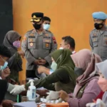 Kapolres Banjarnegara Pantau Program Keroyok Vaksin di Pejawaran