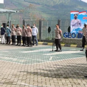 Kapolres Banjarnegara Pimpin Apel Keroyok Vaksin di Batur Kapolres Banjarnegara Pimpin Apel Keroyok Vaksin di Batur