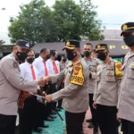 Kapolres RL Berikan Penghargaan Kepada Personel Berprestasi