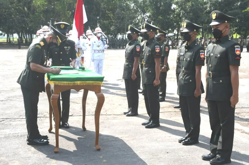 Kasdam IV/Diponegoro Lantik 567 Mantan Siswa Jadi Prajurit Dua