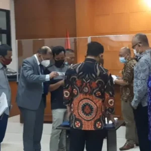 Lagi, Penyerahan Dokumen Kadindik Jatim Ke Lembaga PKN Tertunda Karena Tidak Lengkap Lagi, Penyerahan Dokumen Kadindik Jatim Ke Lembaga PKN Tertunda Karena Tidak Lengkap