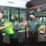 Mayjen TNI Widi Prasetijono Bagikan Logistik Untuk Personel Kodam IV/Diponegoro