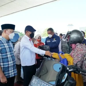 Mendampingi Menteri ESDM Gubernur Rohidin Sidak SPBU di Kota Bengkulu