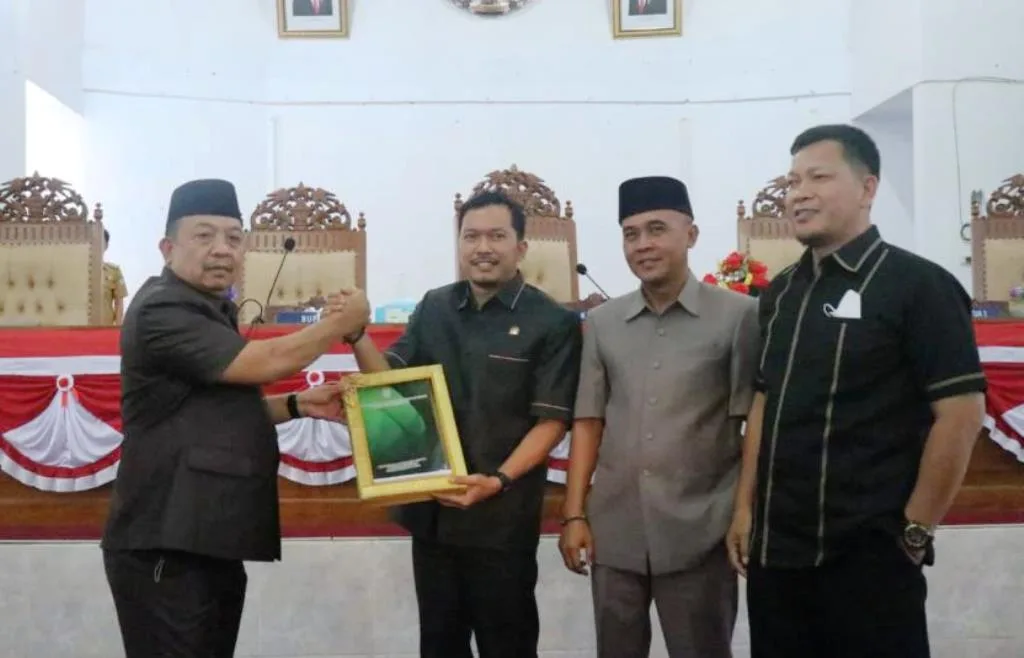 Paripurna DPRD Seluma Penyampaian LKPJ Bupati