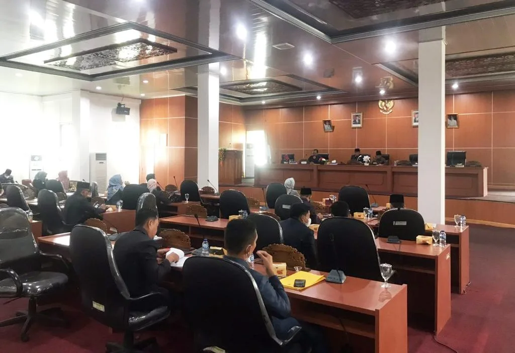 Paripurna Pengesahan Tiga Raperda dan Penyampaian LKJP