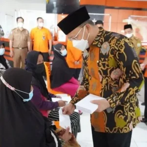 Pastikan BLT Tepat Sasaran, Gubernur Rohidin Cek Langsung