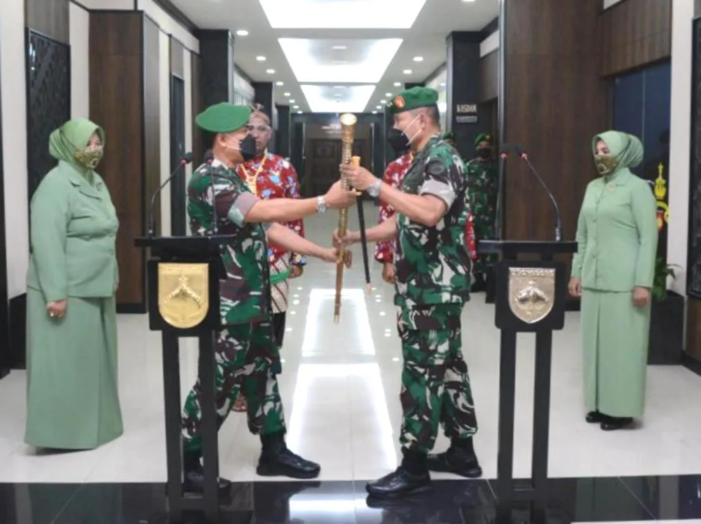 Pemegang Tongkat Komando Pangdam IV/Diponegoro Berganti