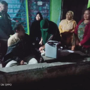 Percepatan Vaksinasi, Bhabinkamtibmas Polsek PUT Lakukan Pendampingan Tim PKM