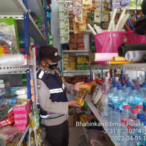 Personil Polsek Bengko RL Pantau Harga Pangan Personil Polsek Bengko RL Pantau Harga Pangan