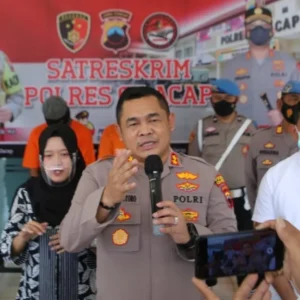 Polres Cilacap Ungkap Penyelewengan Ribuan Liter BBM Bersubsidi Polres Cilacap Ungkap Penyelewengan Ribuan Liter BBM Bersubsidi