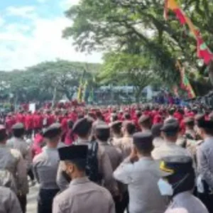 Polresta Malang Kota Kawal Aksi BEM, Terjunkan Pasukan Asmaul Husna