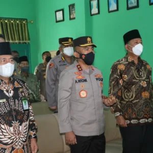 Polri Targetkan 1 Juta Masyarakat Dapatkan Vaksin Boster Polri Targetkan 1 Juta Masyarakat Dapatkan Vaksin Boster