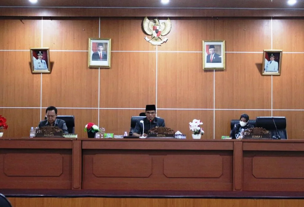 Rapat Paripurna Nota Pengantar Bupati Terhadap Tiga Raperda