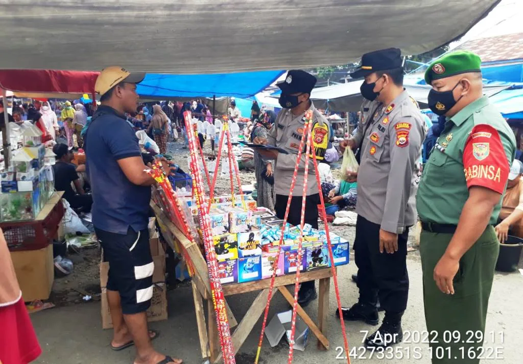 Ribuan Petasan Diamankan di Pasar Lubuk Pinang