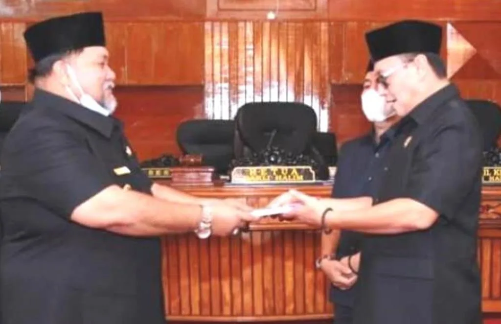 Saat Paripurna DPRD BS, Wabup Serahkan Pengantar LKPJ Bupati 2021