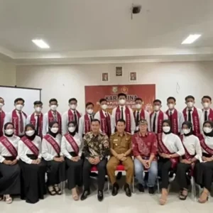 Sekretaris Disdikbud Sematkan Selempang Finalis Putera Puteri Kebudayaan