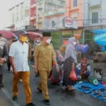 Sidak Pasar Panorama, Gubernur Rohidin Minta Warga Tak Panik