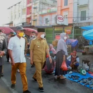 Sidak Pasar Panorama, Gubernur Rohidin Minta Warga Tak Panik