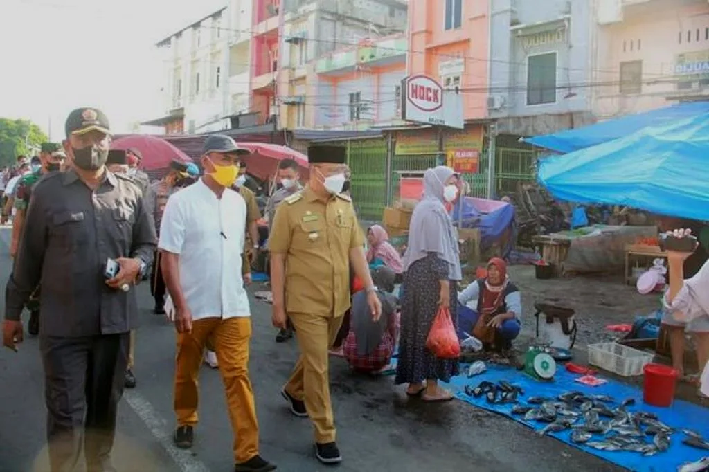 Sidak Pasar Panorama, Gubernur Rohidin Minta Warga Tak Panik