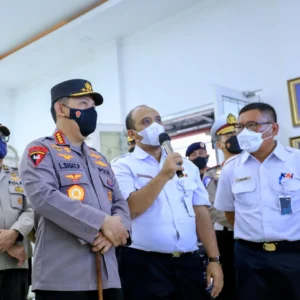 Tinjau Stasiun Pasar Senen, Kapolri Imbau Warga Mudik Sebelum Tanggal 28 April