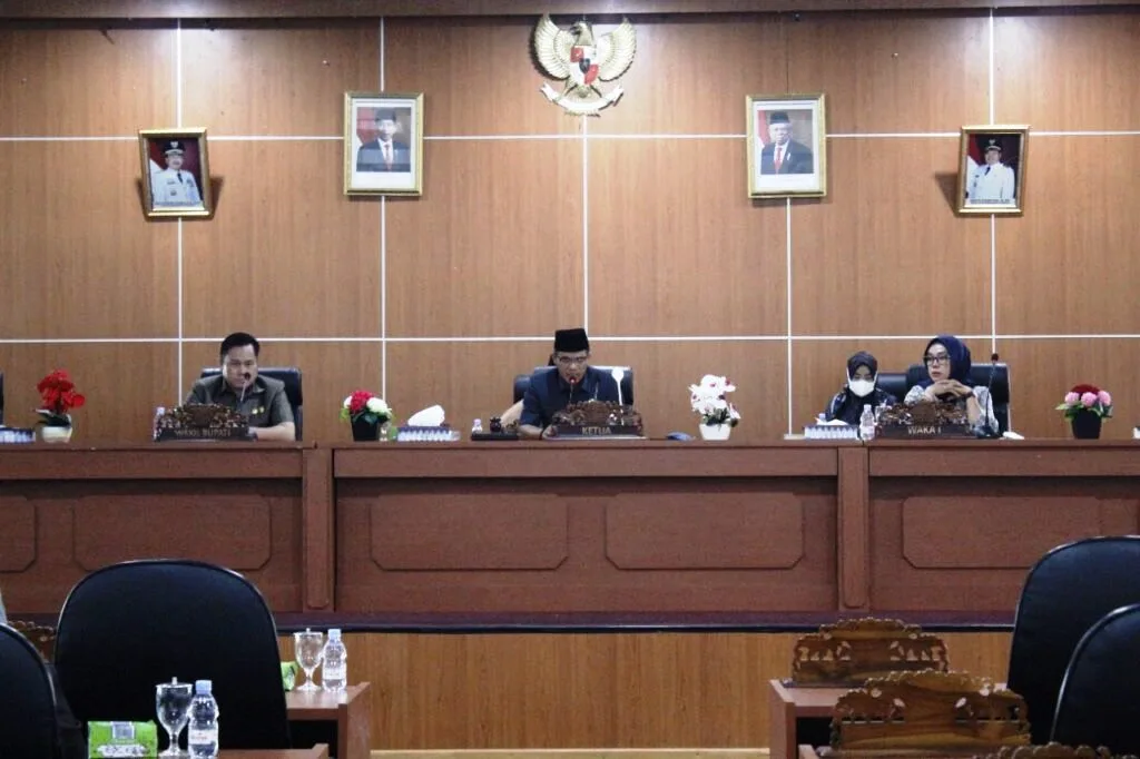 Tujuh Fraksi Setujui Tiga Raperda Dilanjutkan Ketahap Berikutnya
