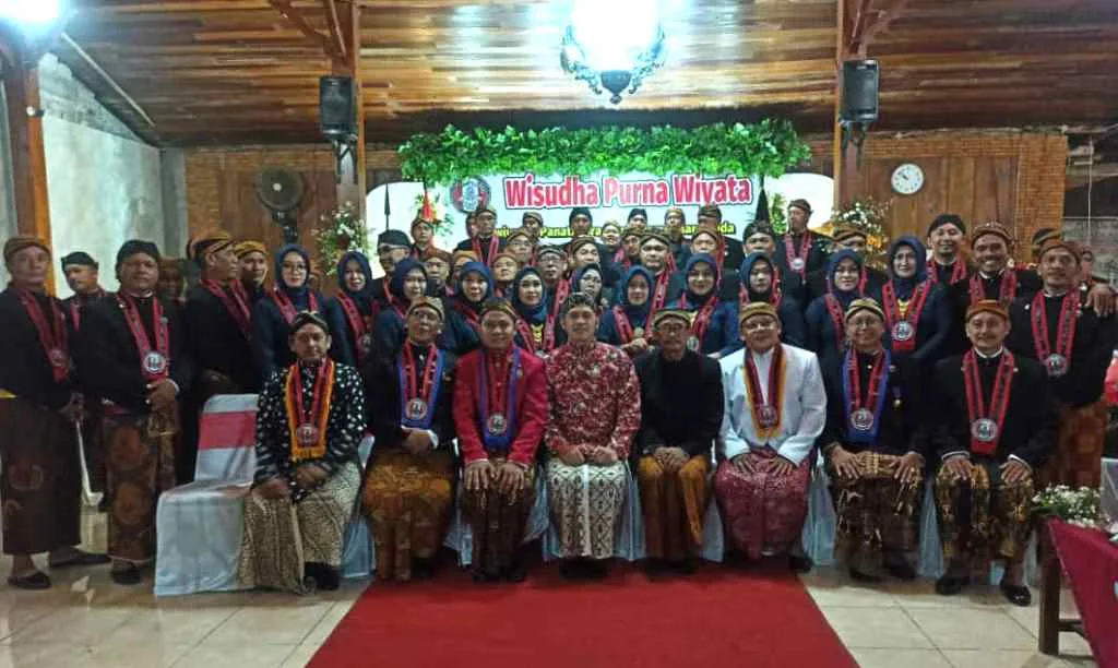 55 Siswa Pawiyatan Panatacara dan Pamedar Sabdha Bregada 3 Diwisuda