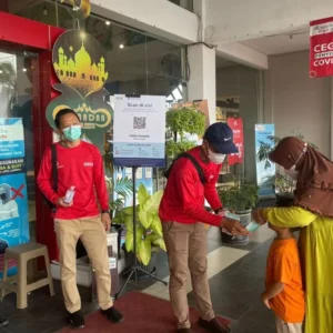 BIN Bengkulu dan Dinkes Bagikan Masker dan Hand Sanitizer Bagi Pengunjung Objek Wisata BIN Bengkulu dan Dinkes Bagikan Masker dan Hand Sanitizer Bagi Pengunjung Objek Wisata