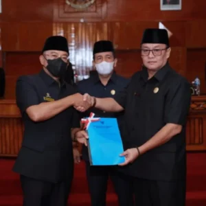 Bupati Gusnan Sampaikan Nota Pengantar Dalam Paripurna DPRD