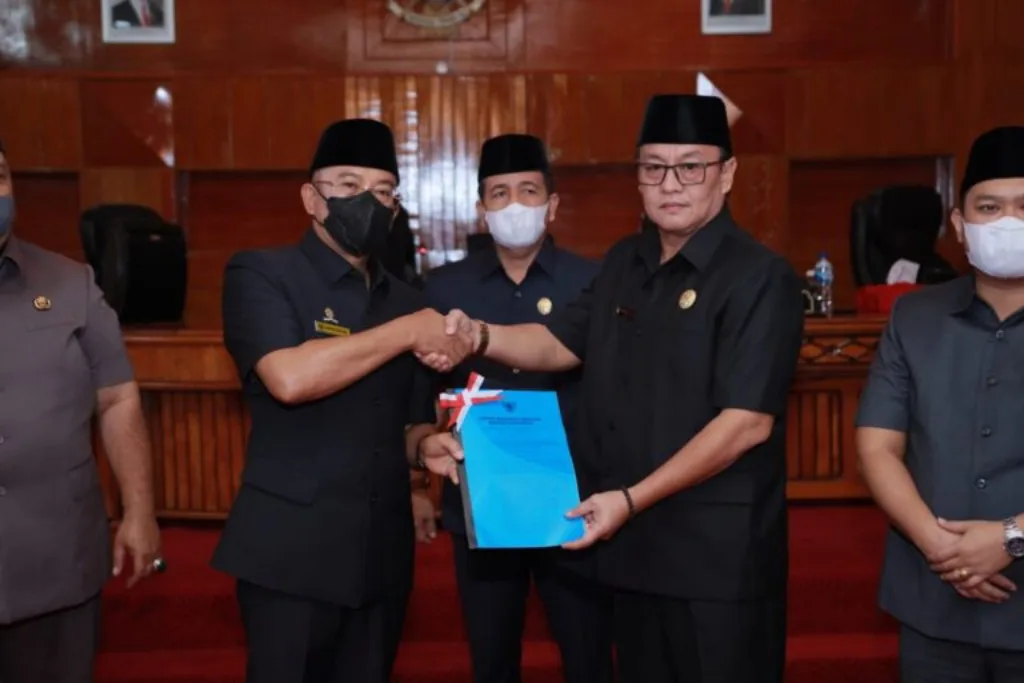Bupati Gusnan Sampaikan Nota Pengantar Dalam Paripurna DPRD