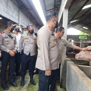 Cegah Virus PMK, Kapolres Demak Cek Peternakan Warga