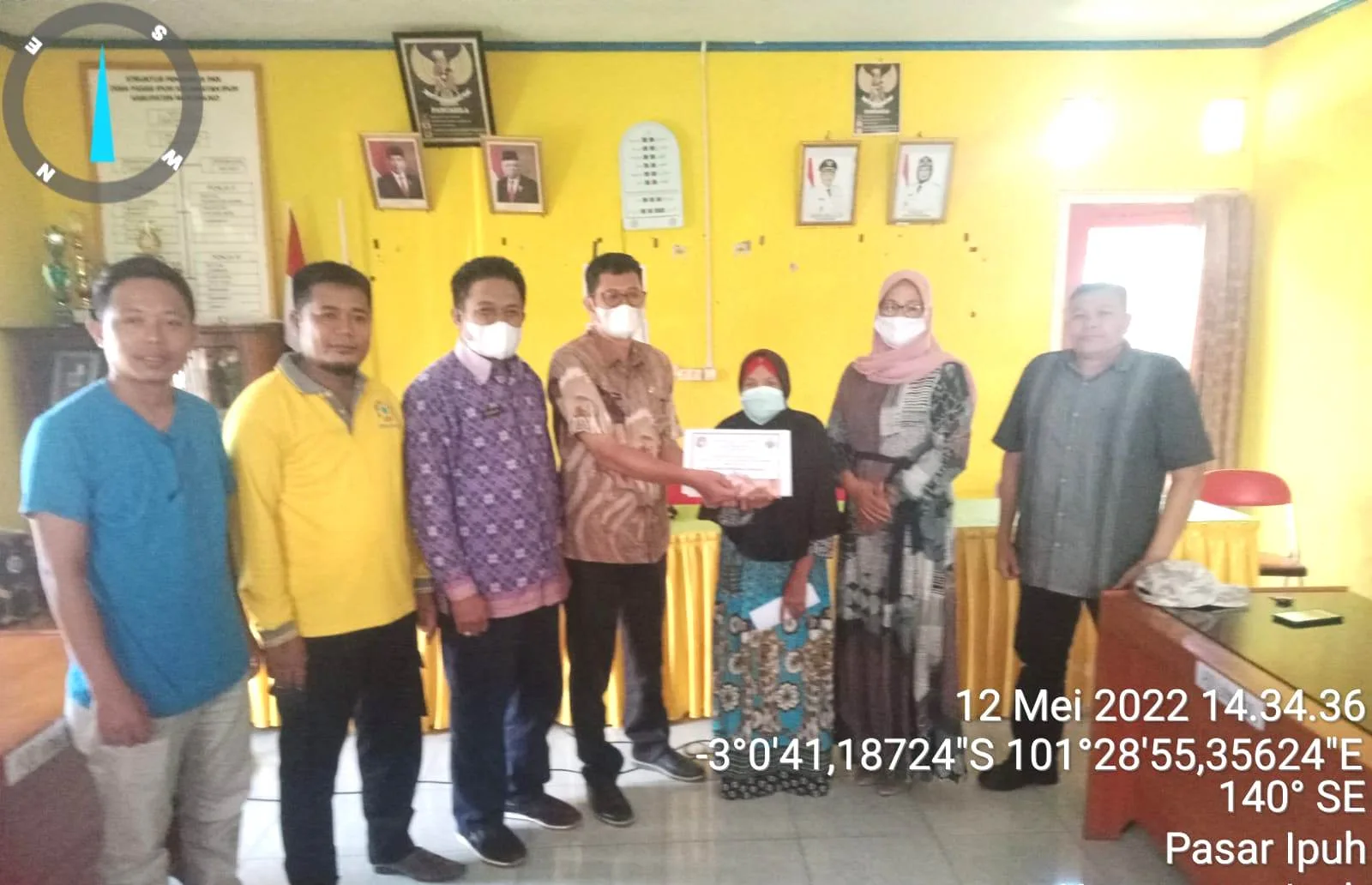 Desa Pasar Ipuh Salurkan BLT DD, Sekcam : Manfaatkan Dengan Baik