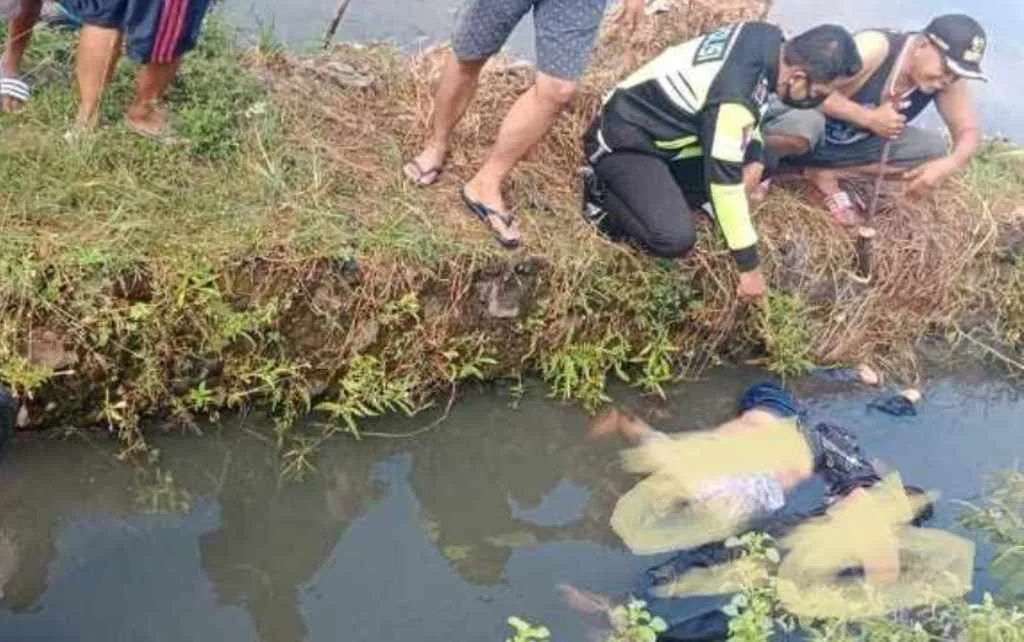 Dua Mayat Ditemukan Telungkup Dalam Parit