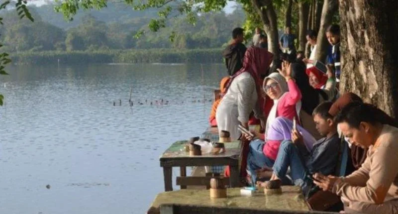 Gubernur Rohidin Sayangkan Perilaku Pedagang Danau Dendam Yang Mengamuk