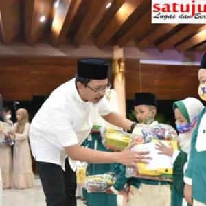 Gus Muhdlor : Santri Jangan Mau Diremehkan Sebagai Kaum Sarungan  