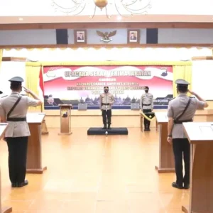 Kapolda Jateng Pimpin Sertijab Kabidkum dan Empat Kapolres Kapolda Jateng Pimpin Sertijab Kabidkum dan Empat Kapolres
