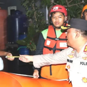 Kapolres Demak Beri Bantuan Kepada Warga Korban Banjir Rob