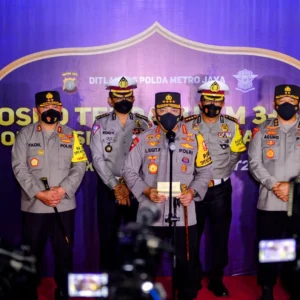 Kapolri Pastikan Polisi Berikan Pelayanan Maksimal Hadapi Arus Balik Lebaran Kapolri Pastikan Polisi Berikan Pelayanan Maksimal Hadapi Arus Balik Lebaran