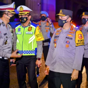 Kapolri Tinjau Langsung Tol Cikampek, Pastikan One Way-Contraflow Berjalan Lancar Kapolri Tinjau Langsung Tol Cikampek, Pastikan One Way-Contraflow Berjalan Lancar