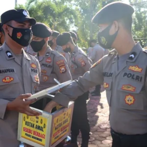 Peduli Sesama, Polres Mukomuko Rutin Laksanakan Giat Senin Berbagi