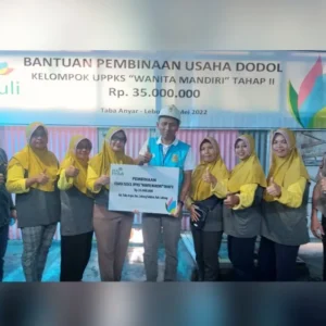 PLN UPDK Bengkulu Salurkan Bantuan TJSL/CSR Ke UPPKS Wanita Mandiri