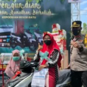 Polres Batu Lakukan Pengundian Gebyar Vaksinasi Ramadan Berhadiah Polres Batu Lakukan Pengundian Gebyar Vaksinasi Ramadhan Berhadiah