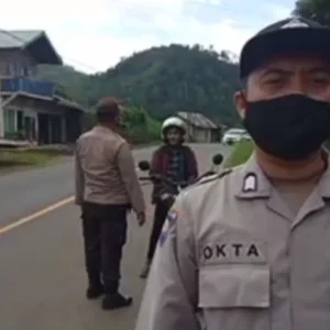 Polsek Sindang Kelingi Razia Senpi dan Sajam