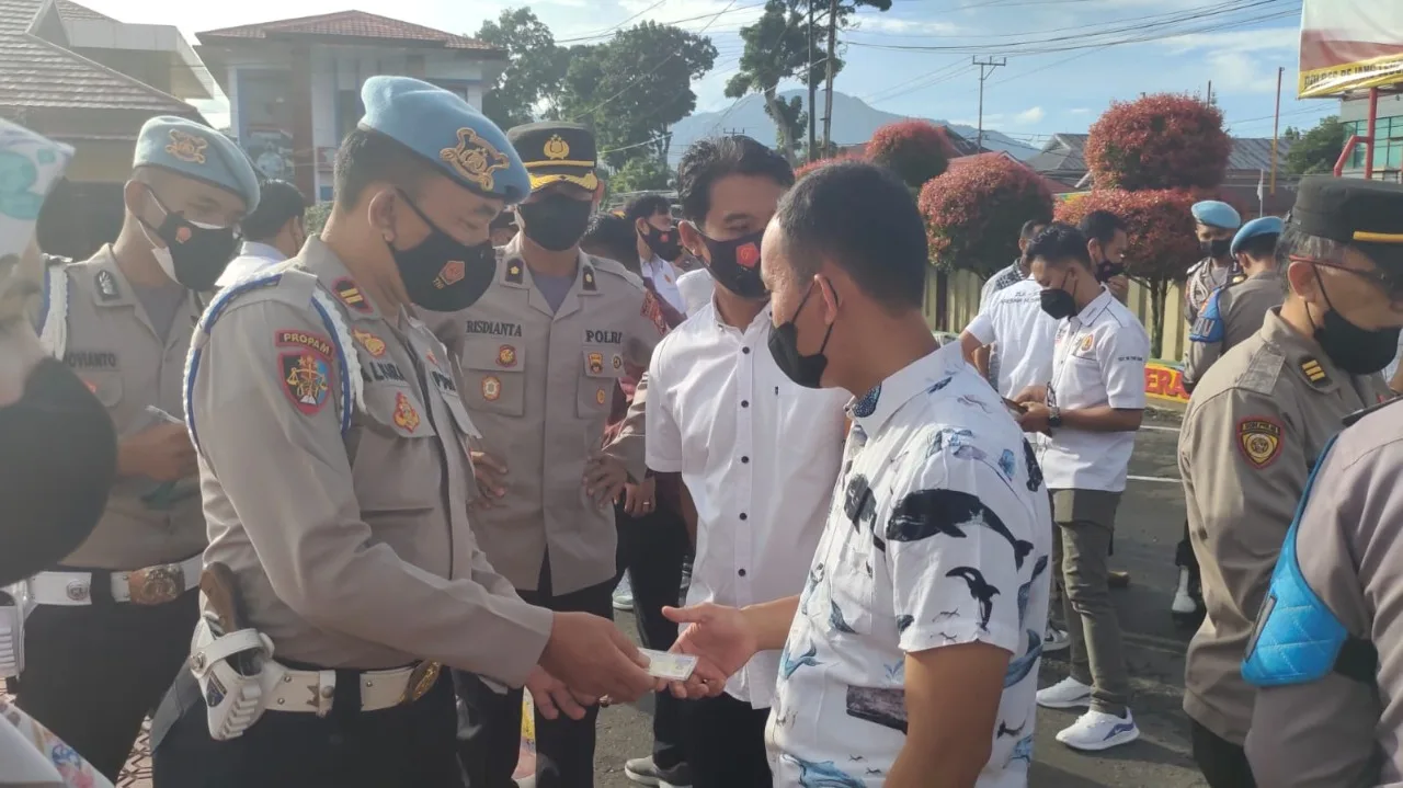 Propam Polres RL Cek Kelengkapan Personel