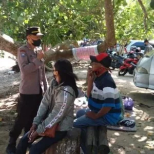 Satbinmas Polres Malang Sambang Wisata Pantai Balaikambang