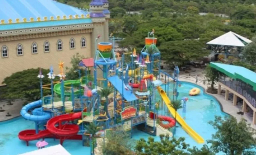 Seluncuran di Water Park Kenjeran Ambrol, 16 Orang Jadi Korban