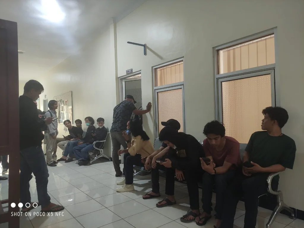 Suasana Tegang Selimuti Mahasiswa FT UNIB Menunggu Hasil Perolehan Pemira